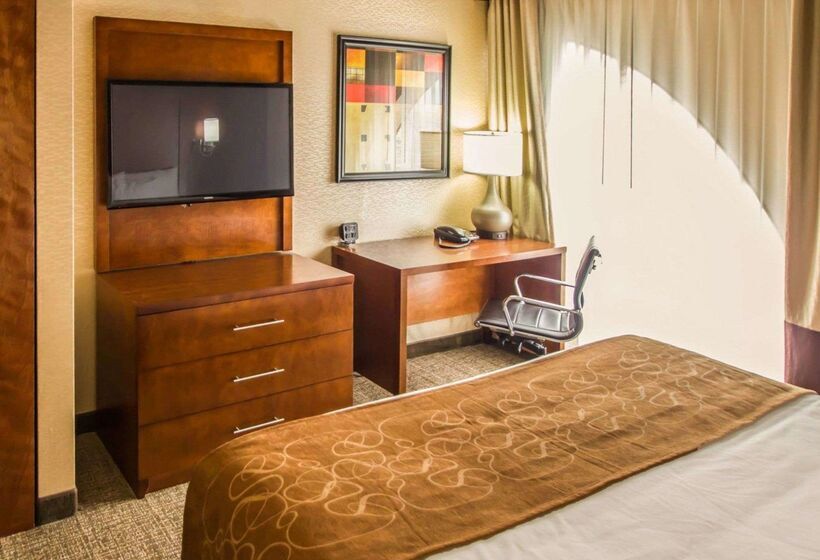 Отель Quality Suites Nyc Gateway