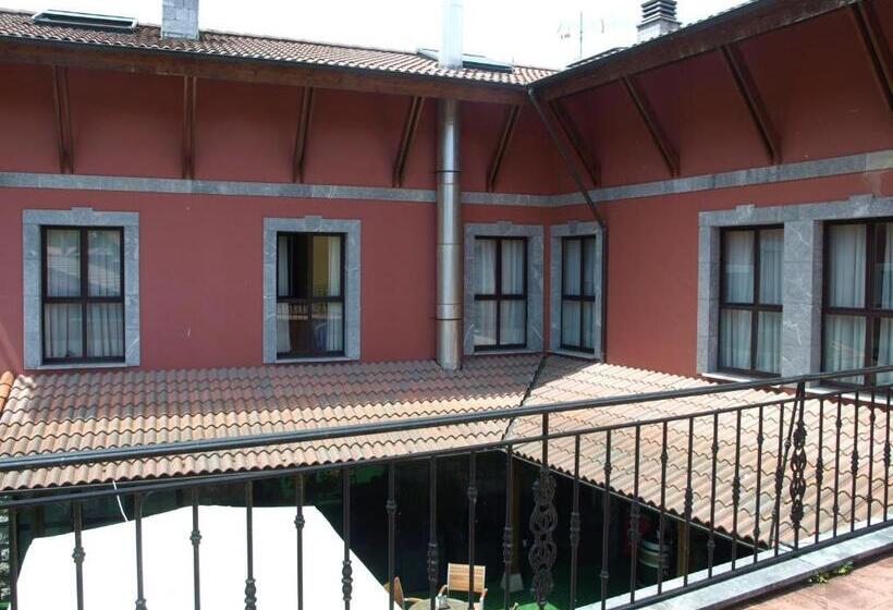 فندق ريفى Apartamentos Peña Santa