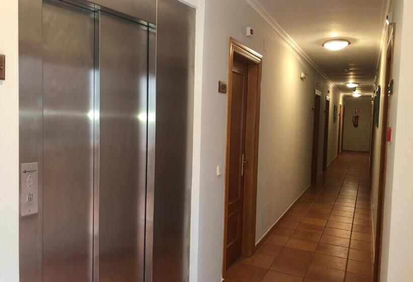 فندق ريفى Apartamentos Peña Santa