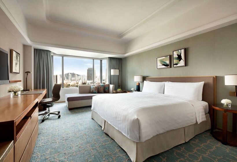 هتل Shangri La Qingdao   May Fourth Square