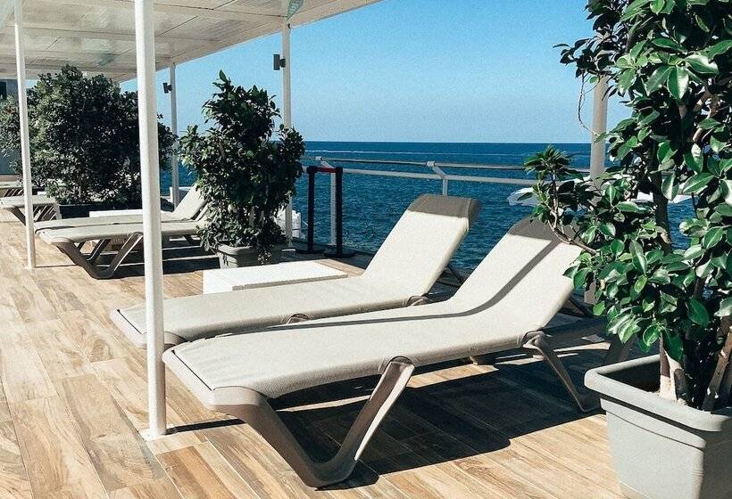 هتل Waterfront