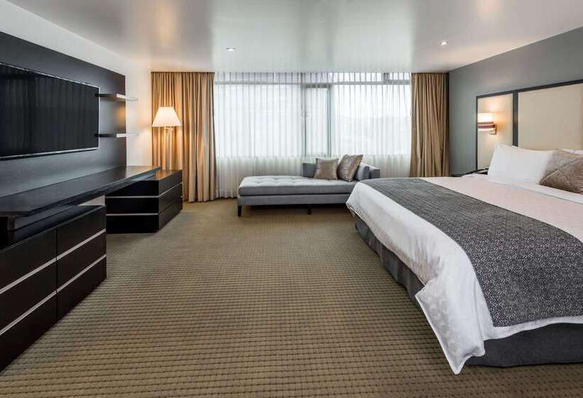 هتل Wyndham Garden Quito