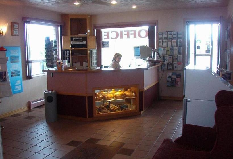 فندق على الطريق Travelodge By Wyndham Grand Falls