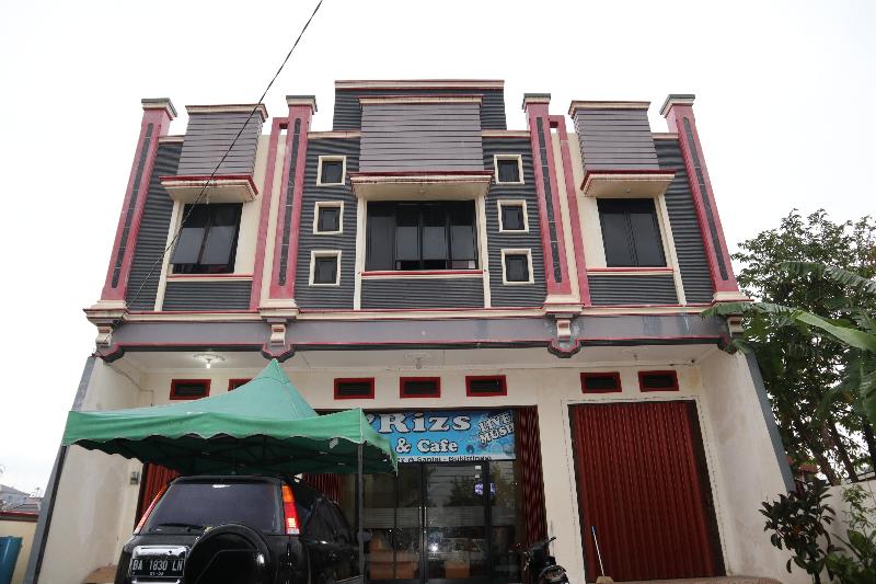 Отель Reddoorz Syariah At D Rizs Homestay