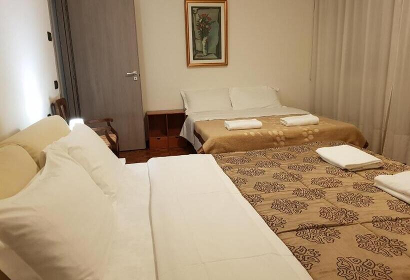 پانسیون Rosa Garden B&b