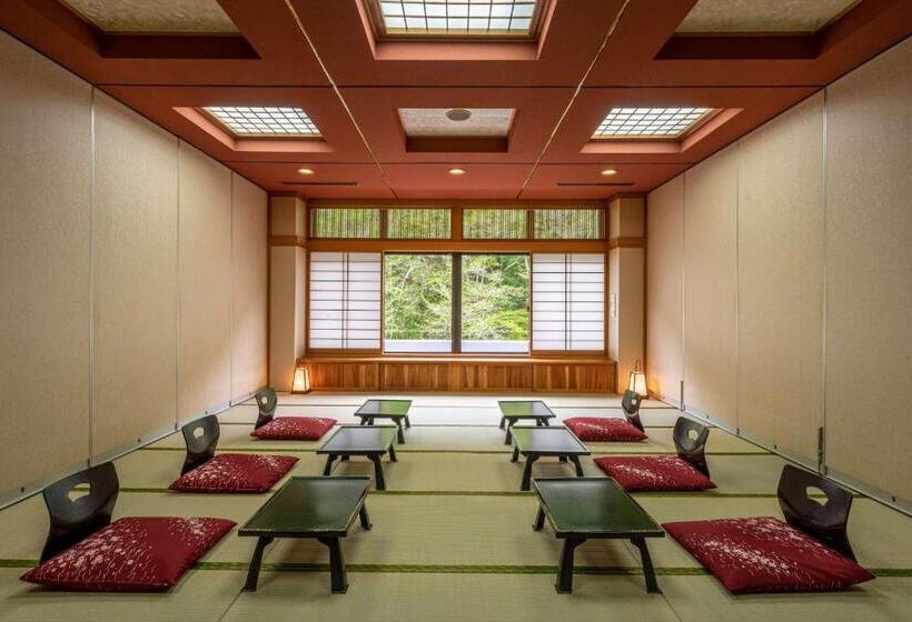 ريوكان Nikko Nationalpark Kawamata Onsen Kura