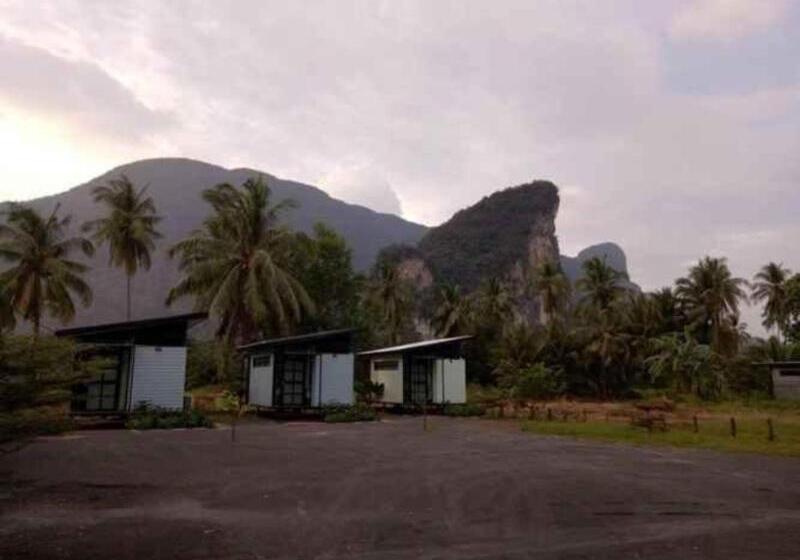 Baan Rim Nam Resort