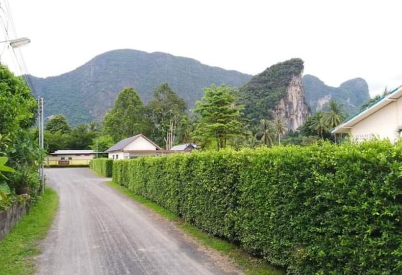 Baan Rim Nam Resort