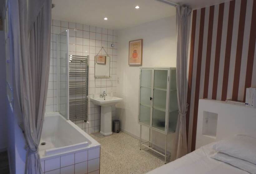 مبيت وإفطار Artefact