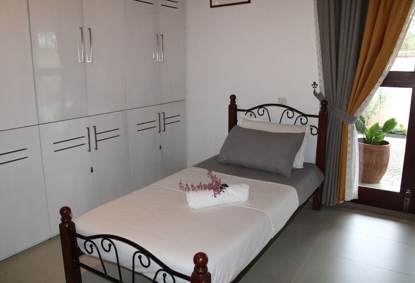 בית מלון כפרי Misty Hills Villa Kadugannawa