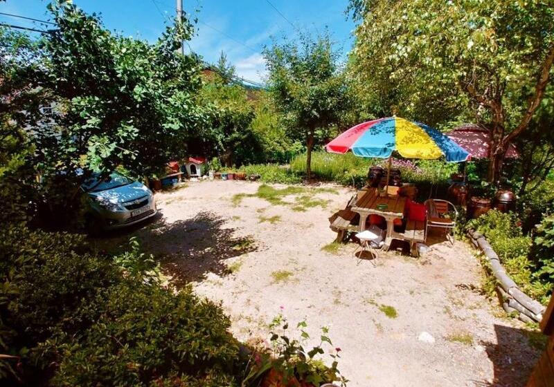 בית מלון כפרי Nadeuri Pension