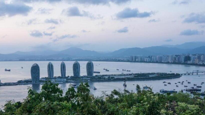 هتل Sanya Shanghai Huating Boutique Resort