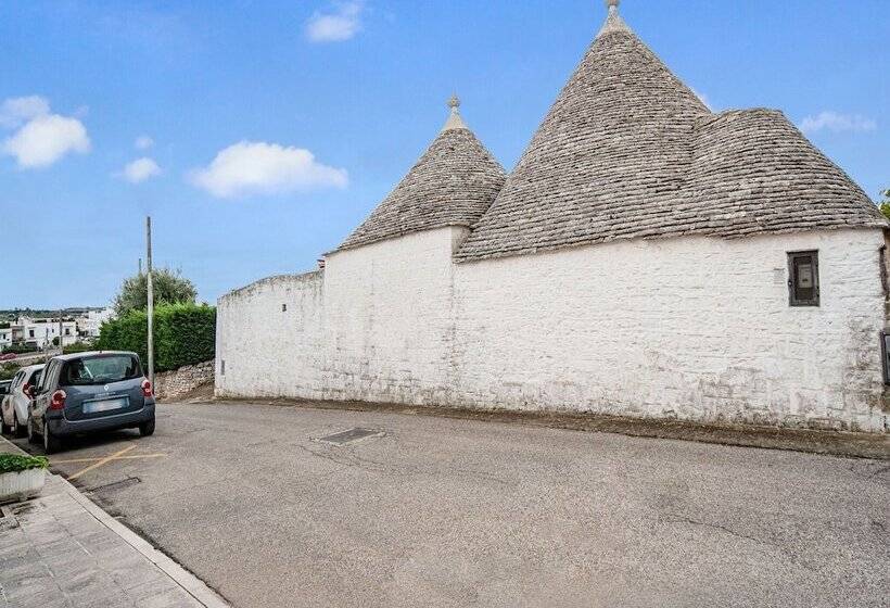 Cozy Cottage In Alberobello With Private Garden