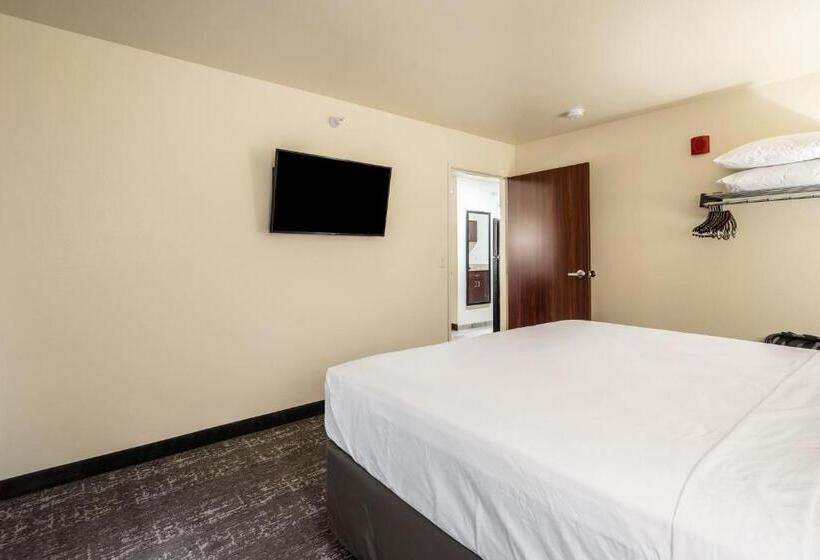 Cobblestone Hotel & Suites   Newport