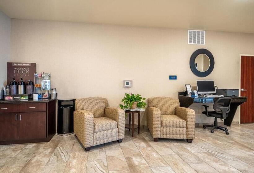 Cobblestone Hotel & Suites   Newport