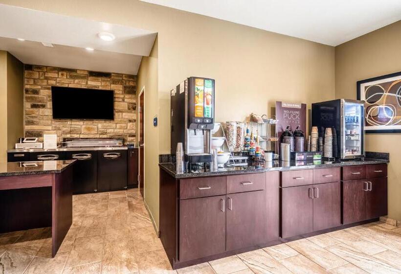 Cobblestone Hotel & Suites   Newport