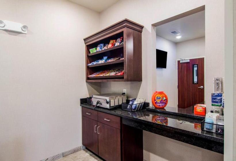 Cobblestone Hotel & Suites   Newport