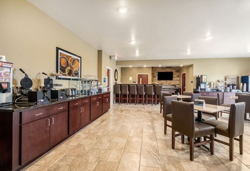 Cobblestone Hotel & Suites   Newport