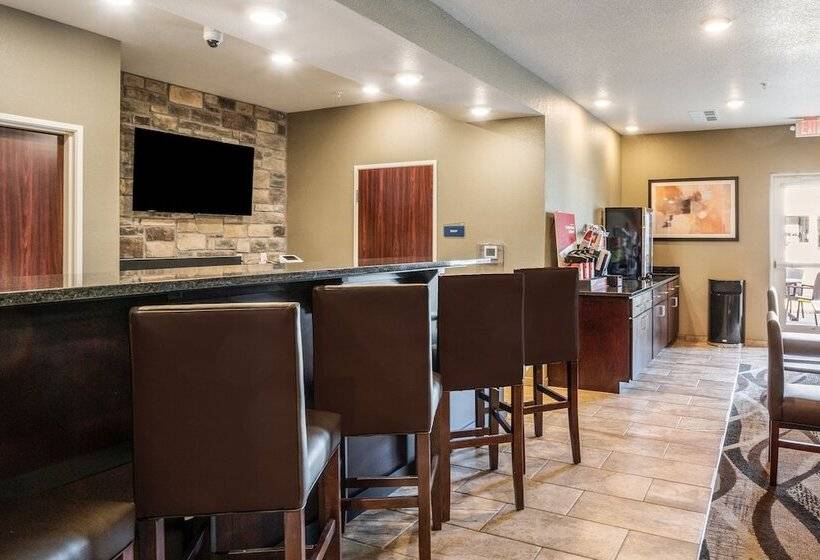 Cobblestone Hotel & Suites   Newport