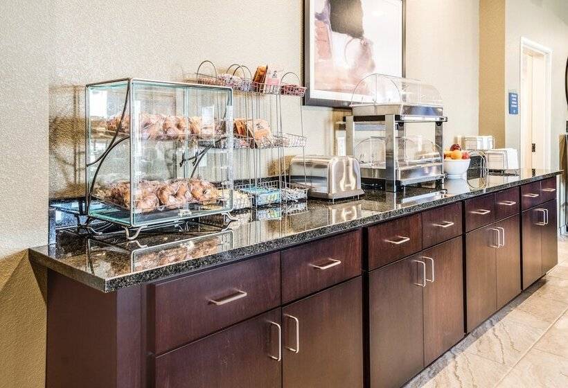 Cobblestone Hotel & Suites   Newport