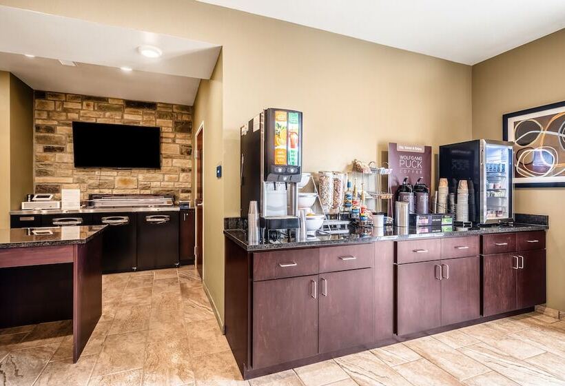 Cobblestone Hotel & Suites   Newport