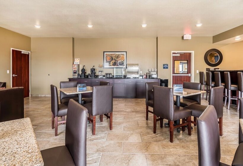 Cobblestone Hotel & Suites   Newport