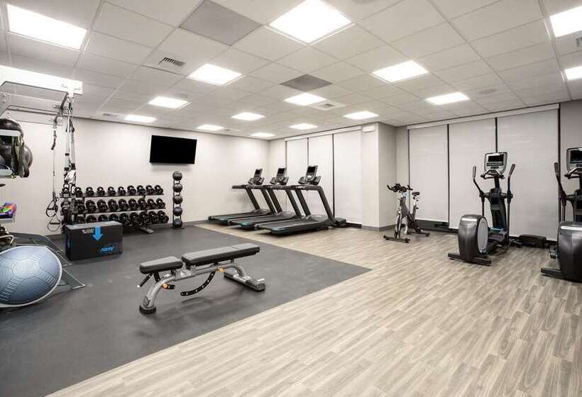 هتل Hampton Inn & Suites Watsonville