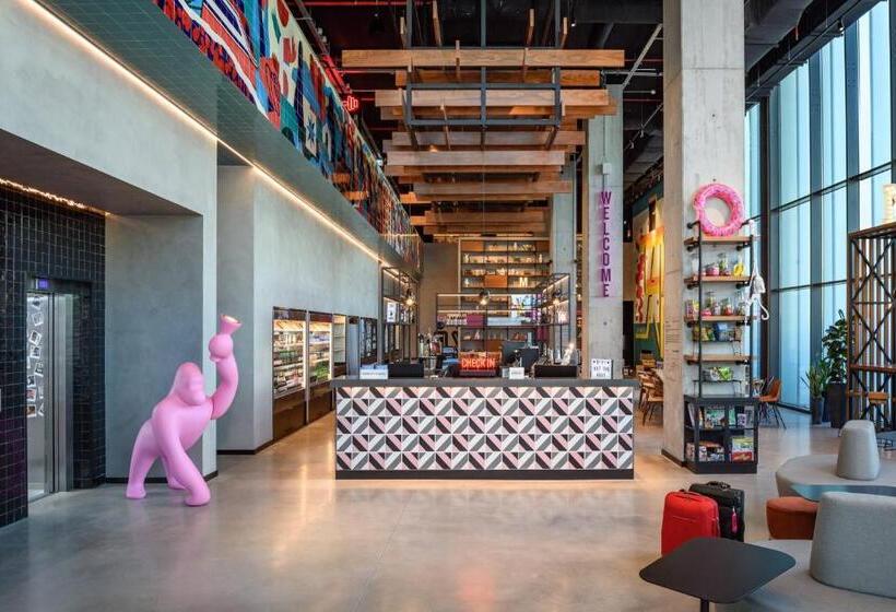 Отель Moxy Lisboa Oriente