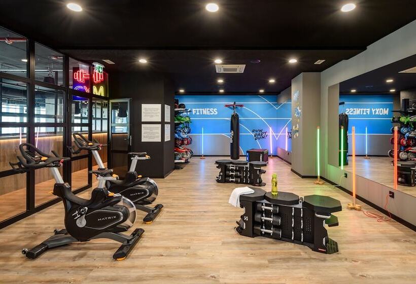 Отель Moxy Lisboa Oriente