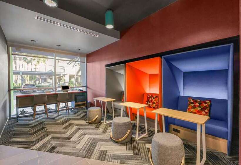 هتل Tru By Hilton Lathrop, Ca