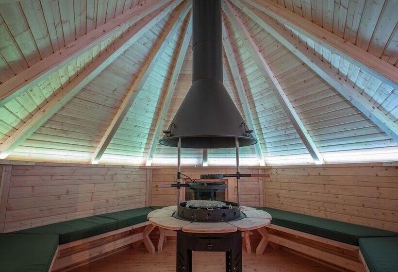 هتل Weedingshall Lodges