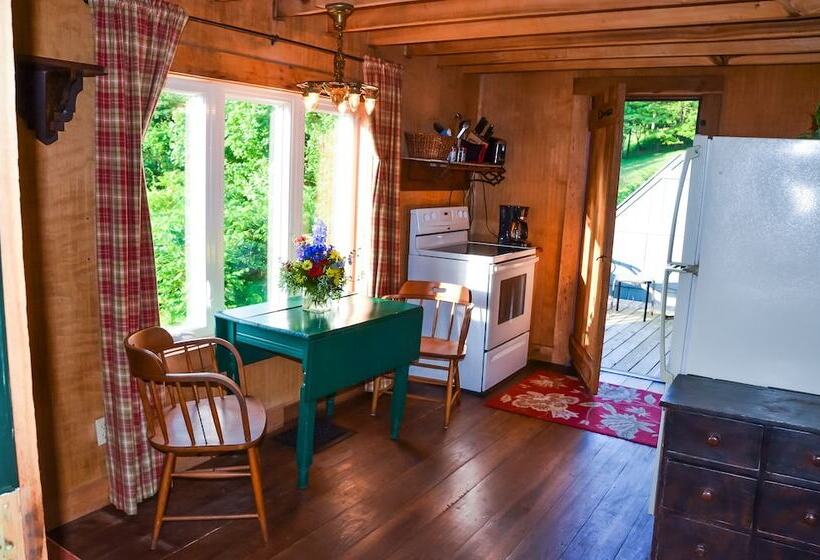 Treetop Retreat