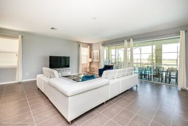 Fabulous 9 Bed 6,5 Ba Villa Games, Pool & Spa 9063srl