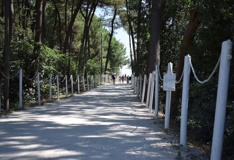 هتل Club Del Sole Adriano Family Camping Village