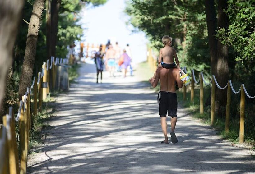 هتل Club Del Sole Adriano Family Camping Village
