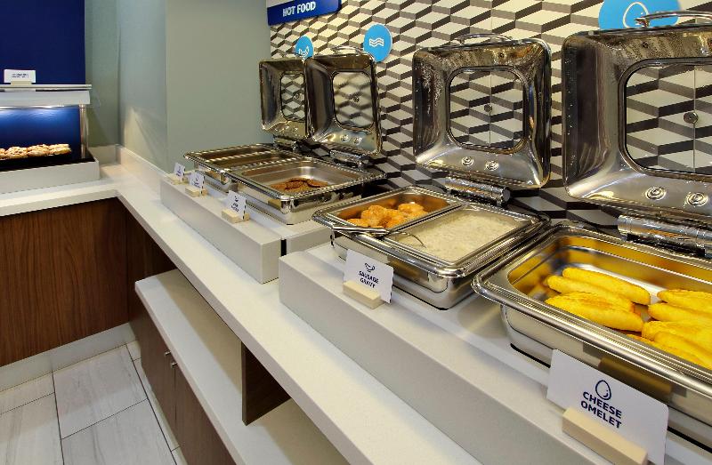 هتل Holiday Inn Express & Suites   Madison West   Middleton, An Ihg