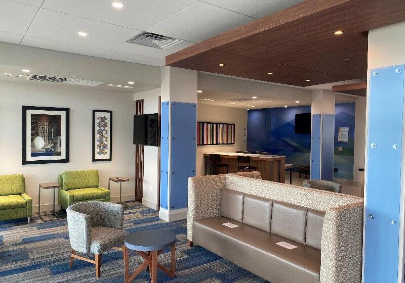 هتل Holiday Inn Express & Suites   Madison West   Middleton, An Ihg