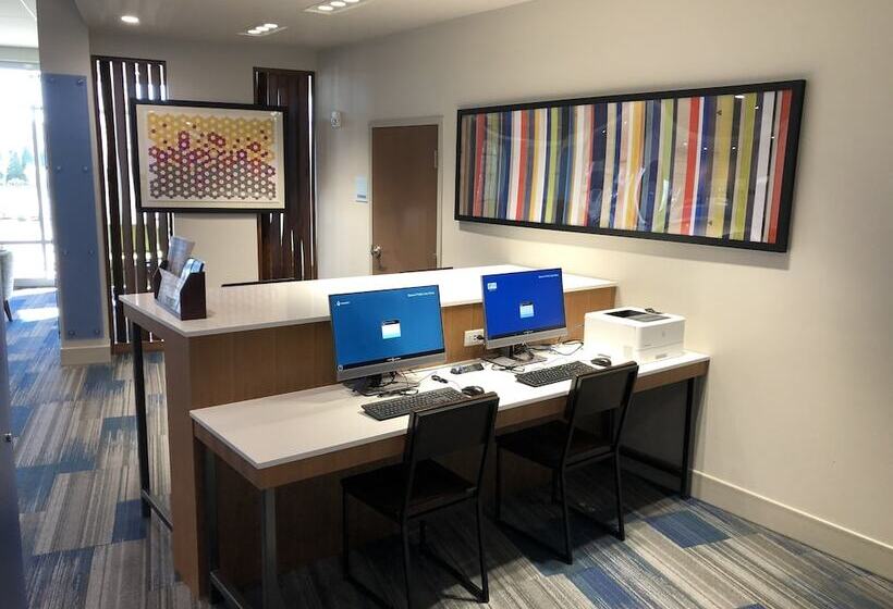هتل Holiday Inn Express & Suites   Madison West   Middleton, An Ihg