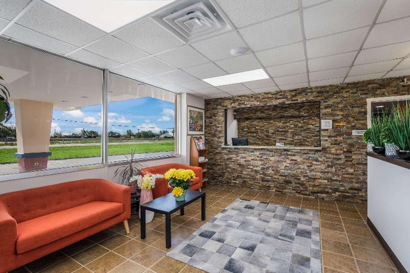 فندق على الطريق Econo Lodge Neenah