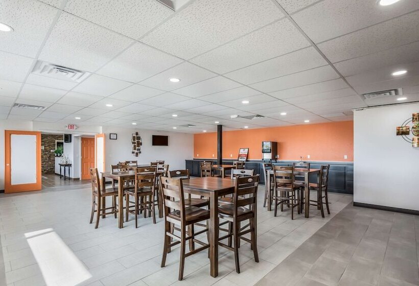 فندق على الطريق Econo Lodge Neenah