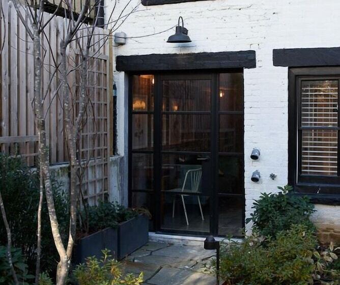 Bond Townhouse