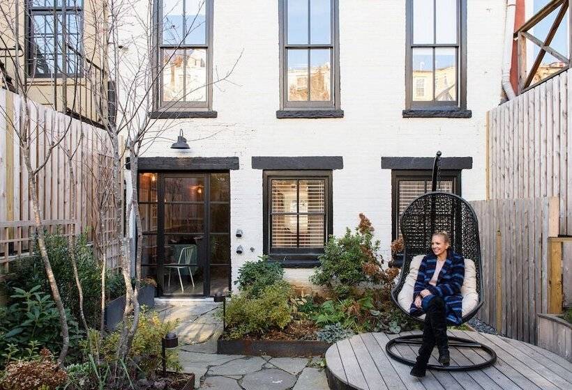 Bond Townhouse