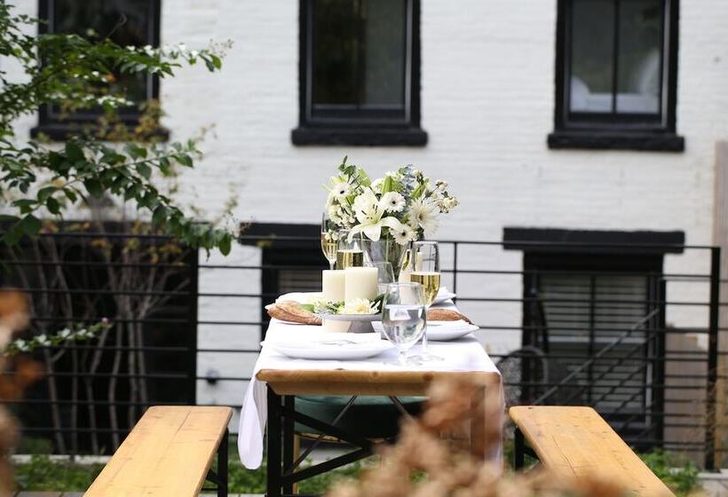 Bond Townhouse