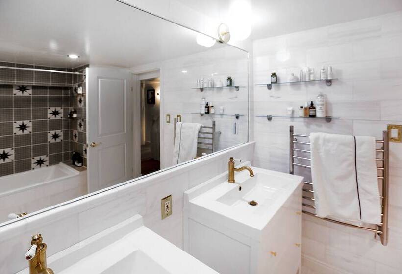 Bond Townhouse