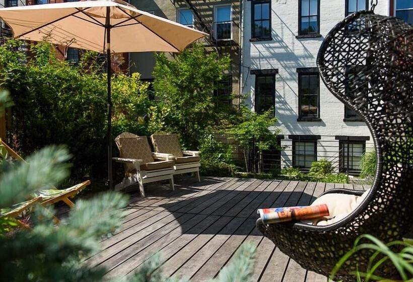 Bond Townhouse