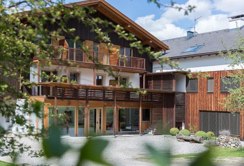 تختخواب و صبحانه Garni Bachlerhof