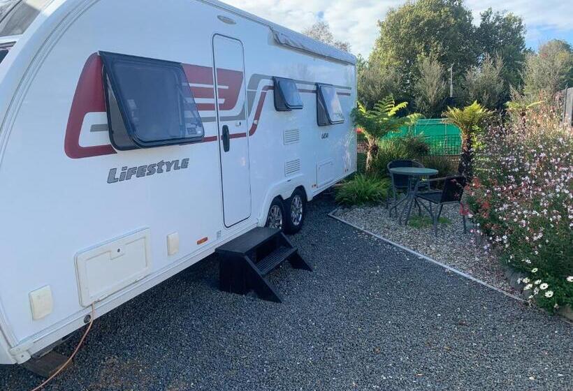 Bed and Breakfast Caravan Glamping Accommodation