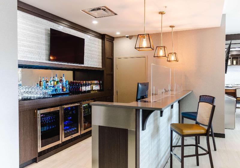 هتل Best Western Premier Executive Residency Medicine Hat