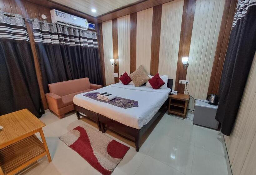 فندق Bundeli Farm Resort & Banquet Orchha