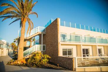 هتل Boutique Tao Caleta Mar